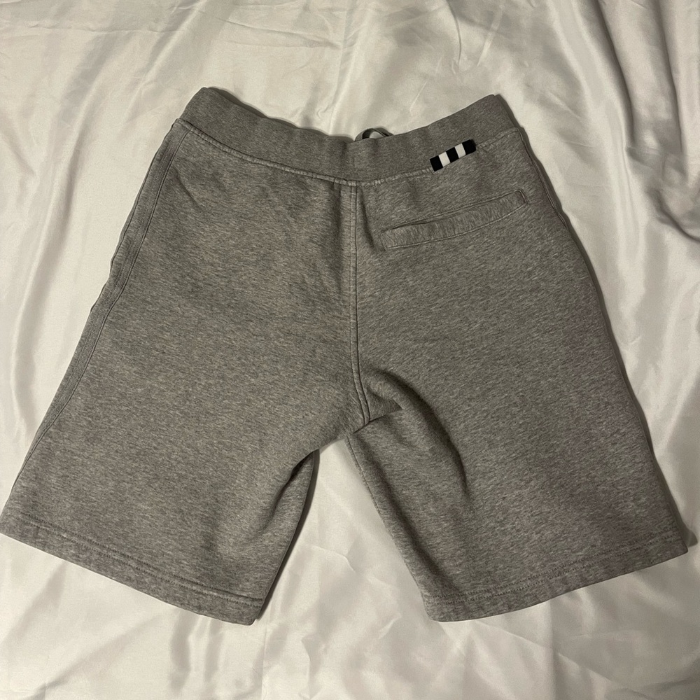 Adidas originals essential gray Casual shorts adult small